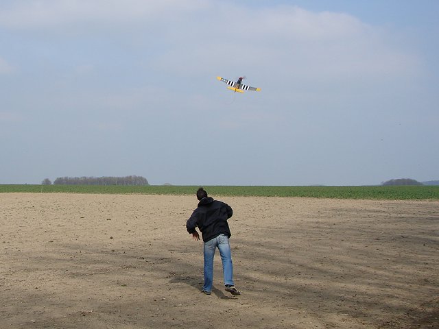 April 2008 - Erste Flugversuche